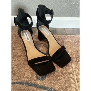 Steve Madden Reverie Two Piece Block Heel Ankle Strap Black Velvet Size 9.5 New
